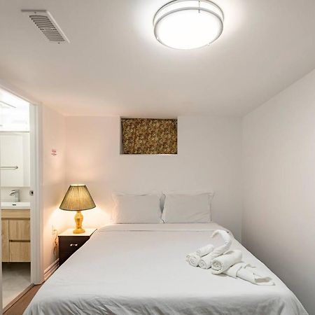 Simple & Tidy Private Rooms トロント エクステリア 写真