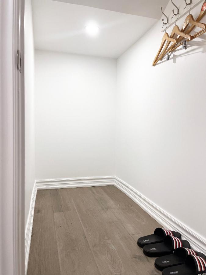 Simple & Tidy Private Rooms トロント エクステリア 写真