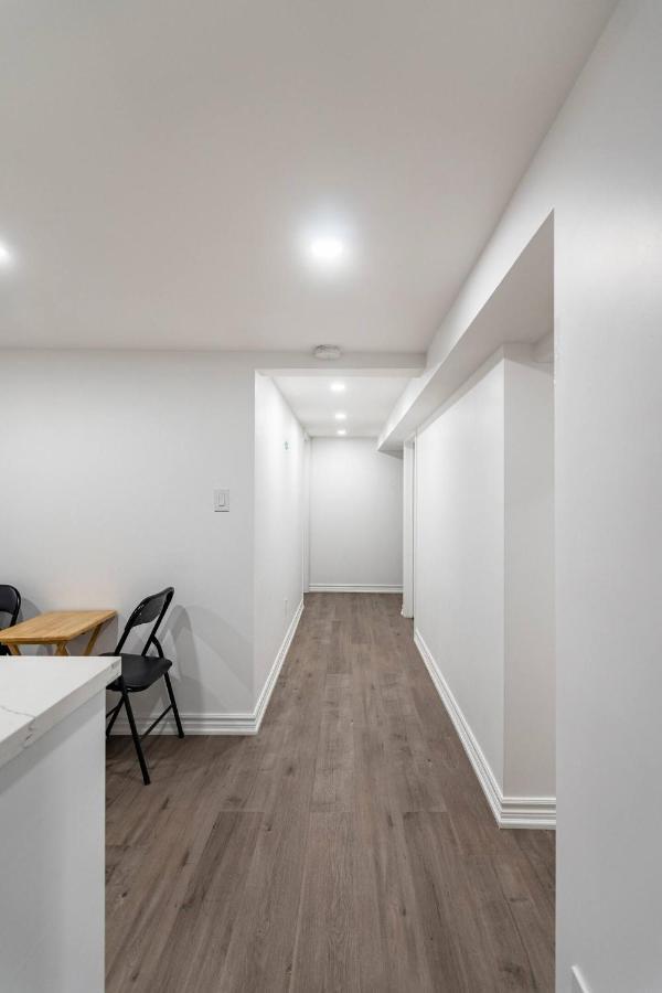 Simple & Tidy Private Rooms トロント エクステリア 写真