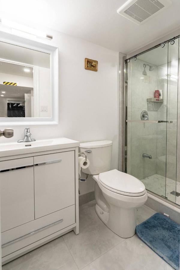 Simple & Tidy Private Rooms トロント エクステリア 写真