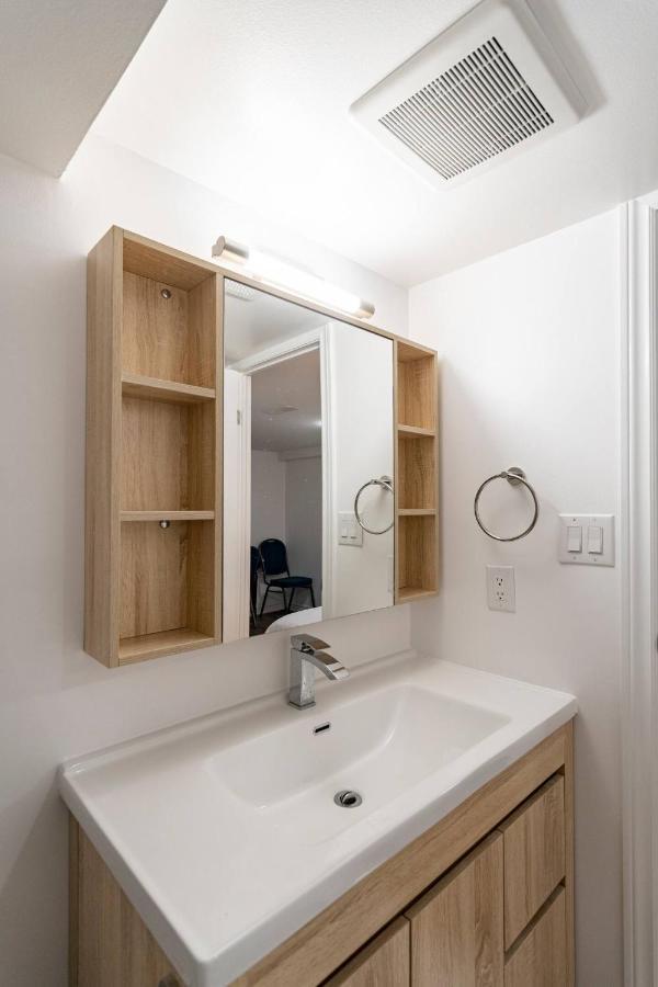 Simple & Tidy Private Rooms トロント エクステリア 写真