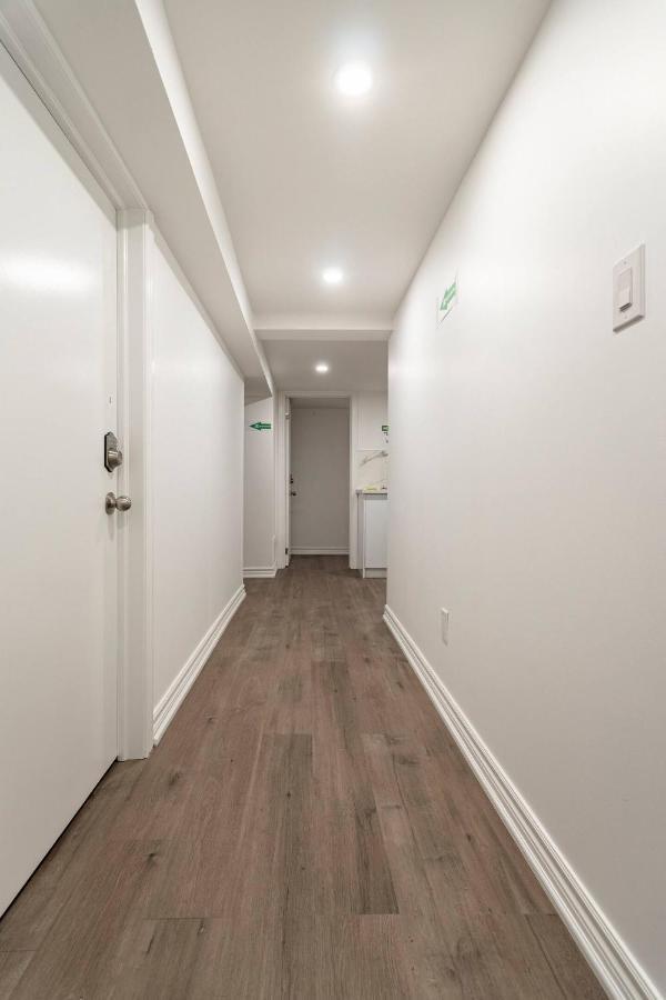 Simple & Tidy Private Rooms トロント エクステリア 写真