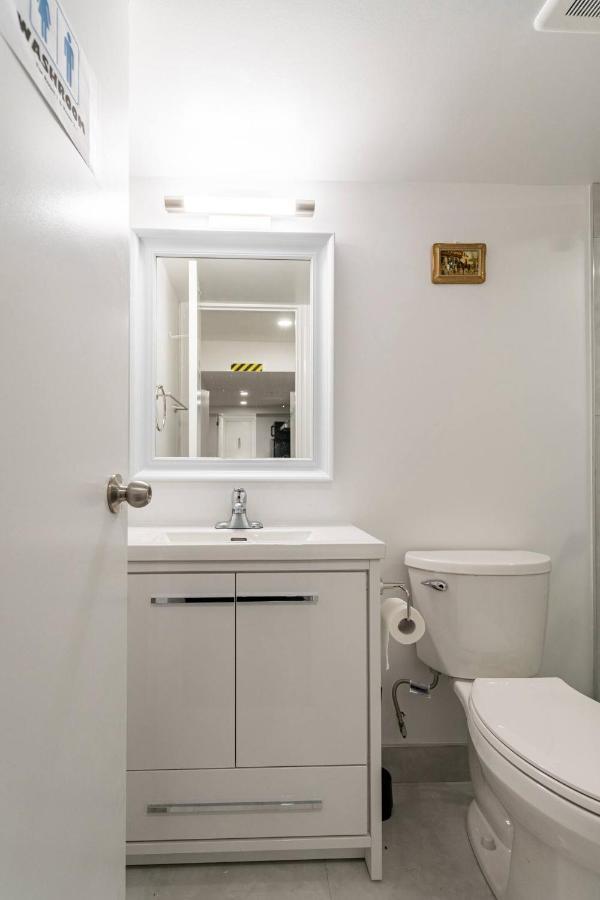 Simple & Tidy Private Rooms トロント エクステリア 写真