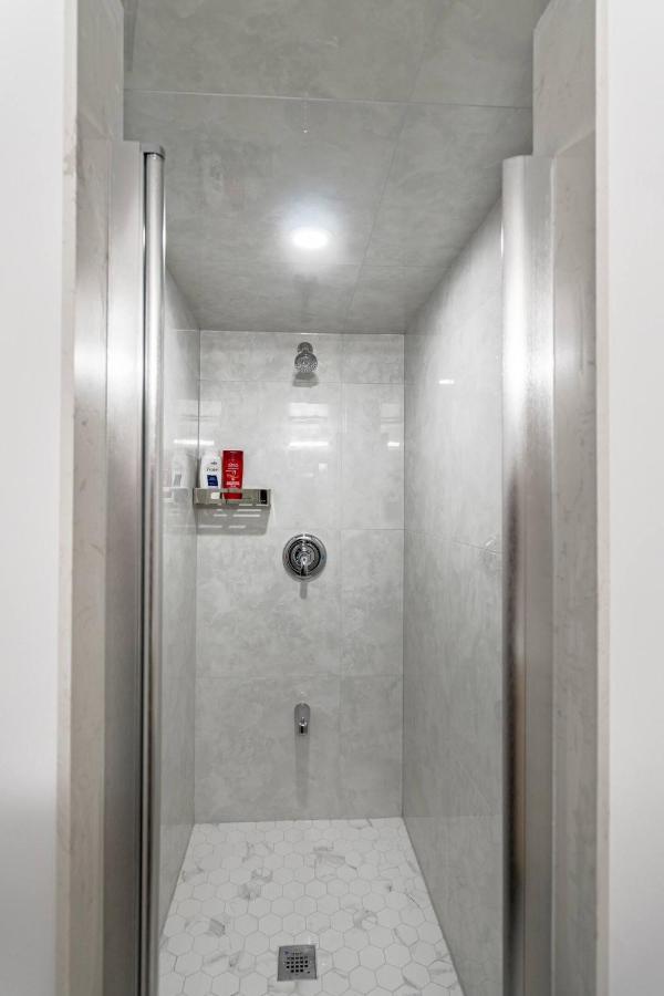 Simple & Tidy Private Rooms トロント エクステリア 写真