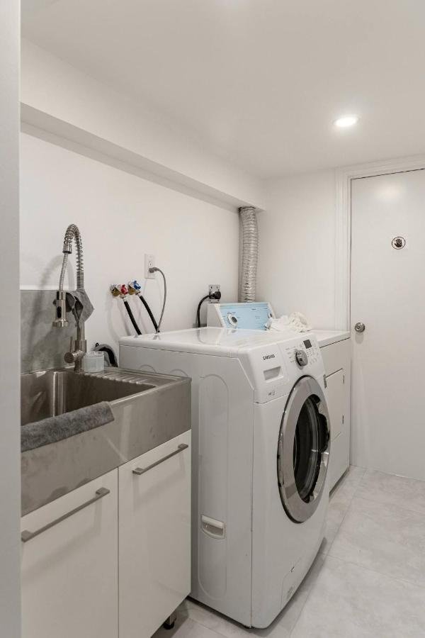 Simple & Tidy Private Rooms トロント エクステリア 写真