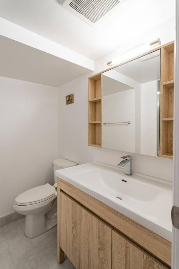 Simple & Tidy Private Rooms トロント エクステリア 写真